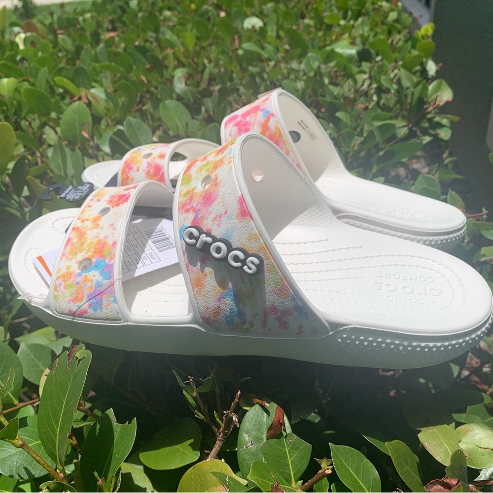 Crocs Classic Tie Dye Graphic | Waterproof Slides